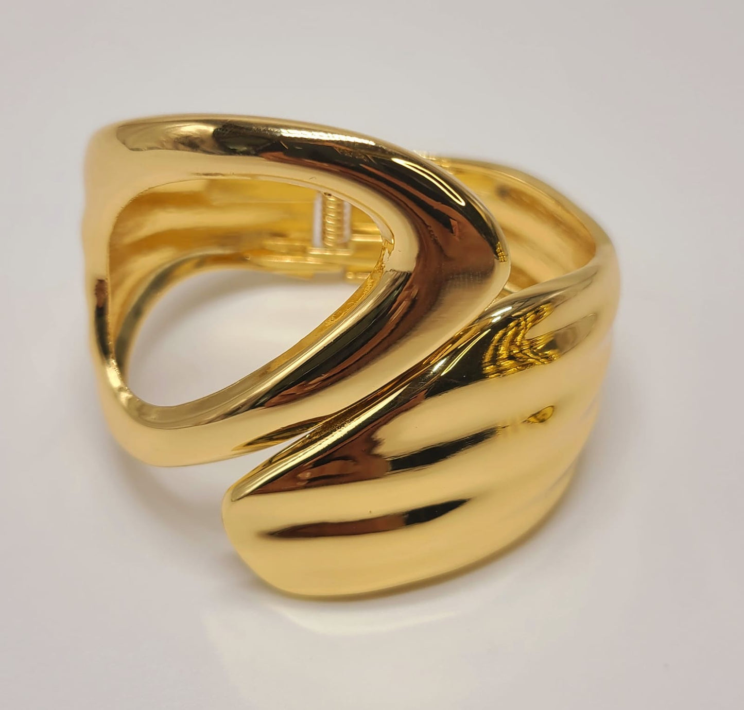 Waves Crashing Cuff Bangle (Gold)