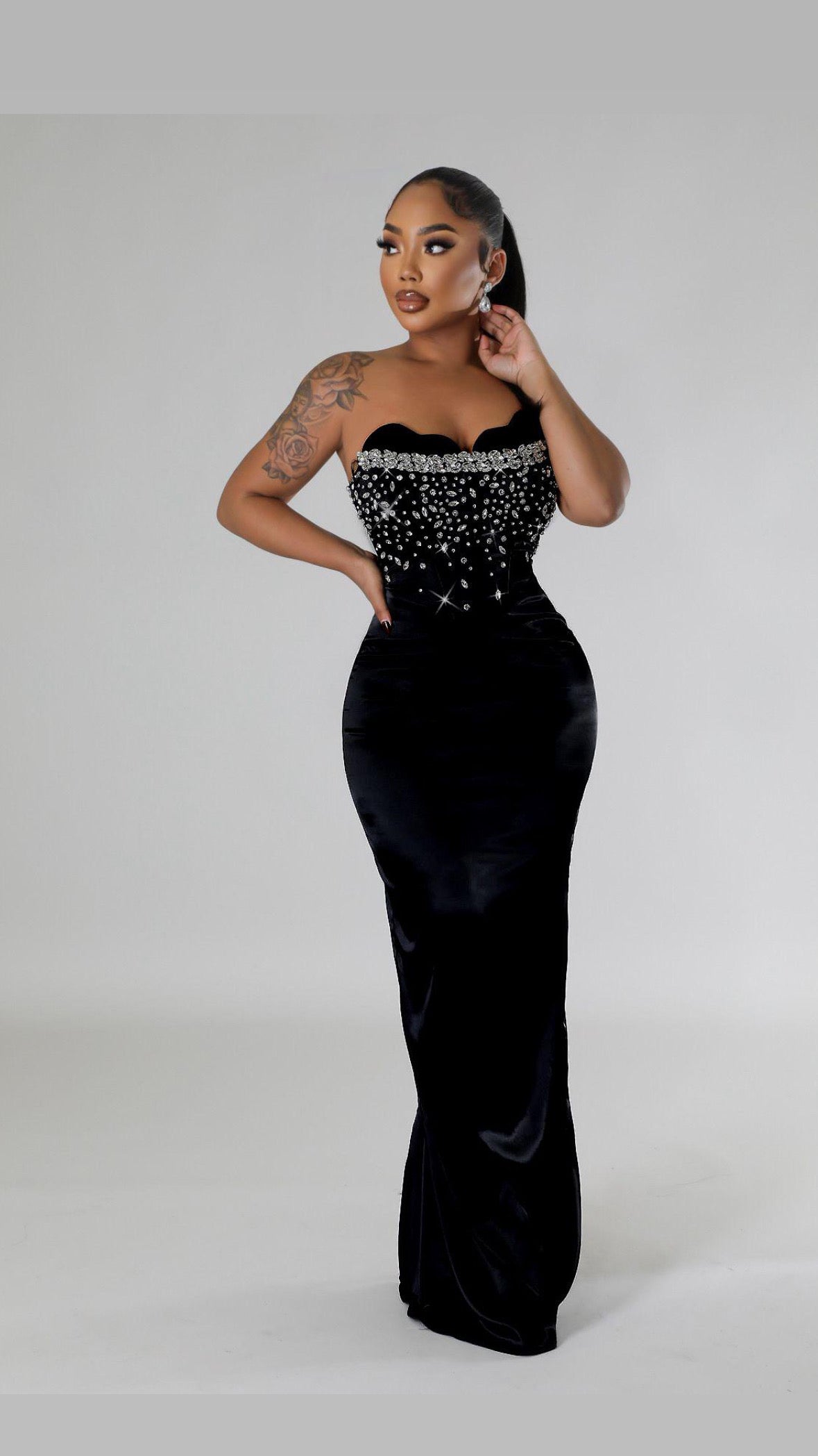 Velvet Radiance Corset Gown
Dress (Black)