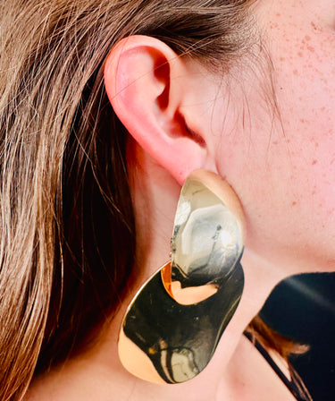 Lightweight modern earrings with bold gold design