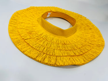 Wide-brim summer hat in structured straw material