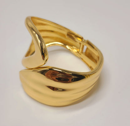 Waves Crashing Cuff Bangle (Gold)