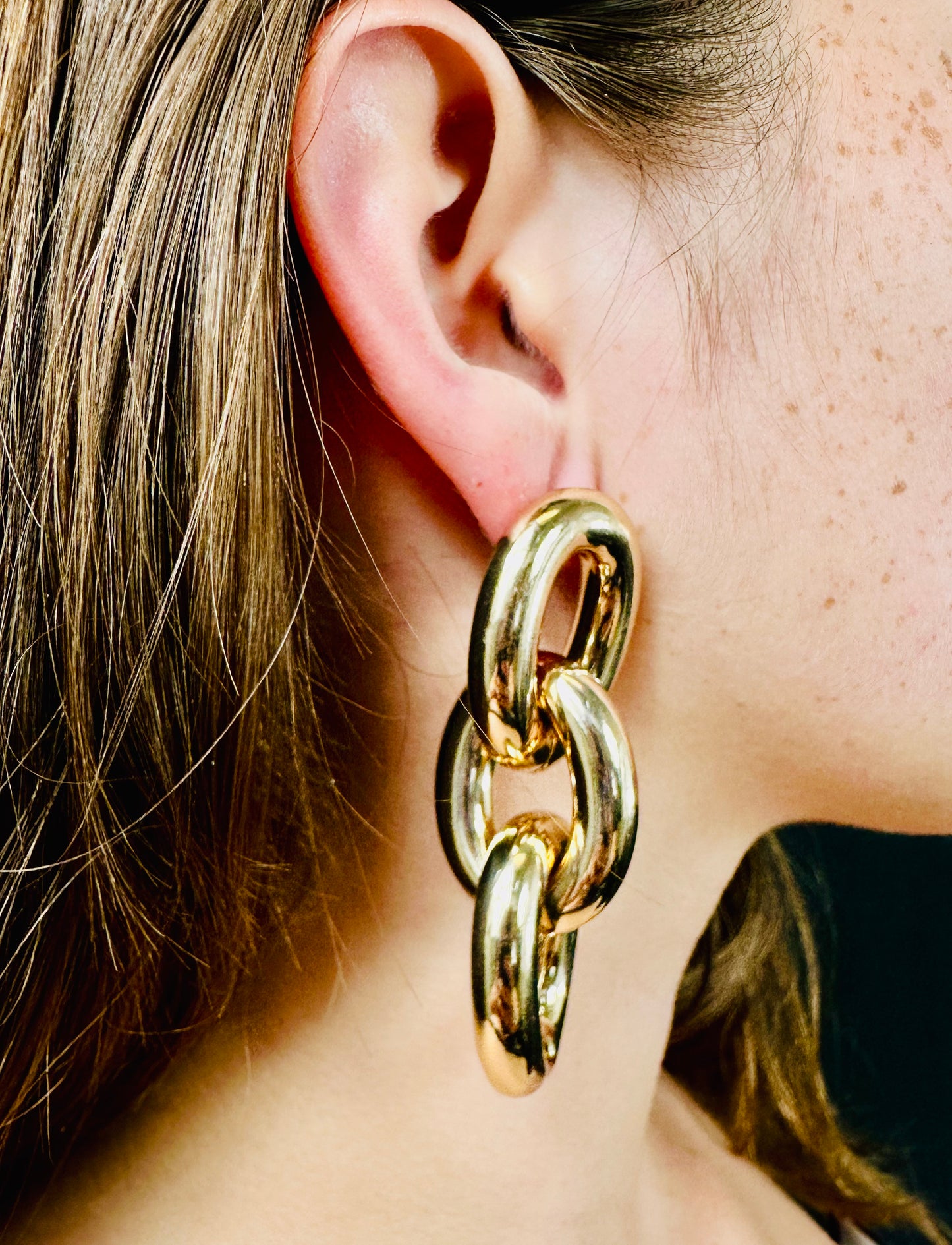 Bold Link Statement Earrings
(Gold)