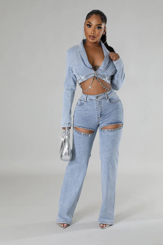 enim set including a cropped jacket with chain decor and matching jeans