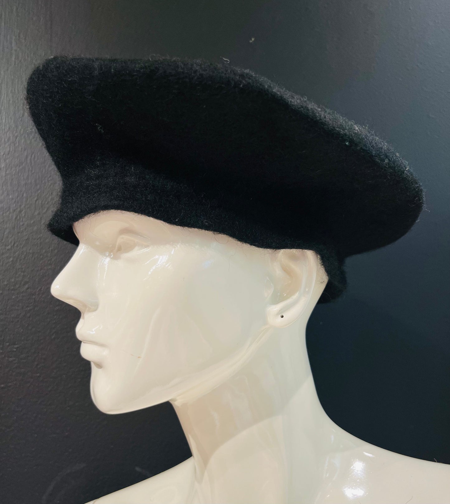 Beret New York (Black) One Size / Black Hat