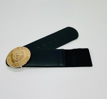 Lion accent gold buckle elastic belt in black – wide elastic strap with gold lion motif buckle