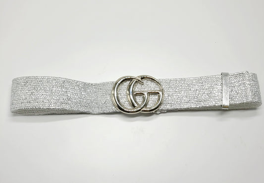 Stylish waist belt in Silver with a luxurious textured surface and loop closure.