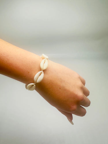 Beach Breeze Shell Bracelet - stylish accessory for every outfit