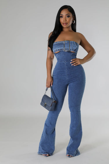 Sleeveless denim jumpsuit with belt and zipper closure