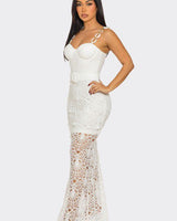 wide belt & crochet flower eyelet skirt for a dramatic finish.