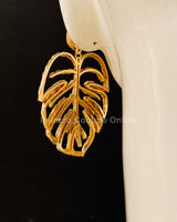 Lightweight leaf-shaped earrings in Brown