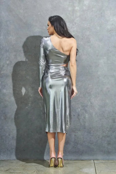 Futuristic One-Sleeve Metallic Midi Dress – Silver close up detail of metallic design