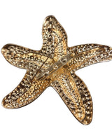 Beach style textured starfish brooch in gold – versatile pin for blazer or dress