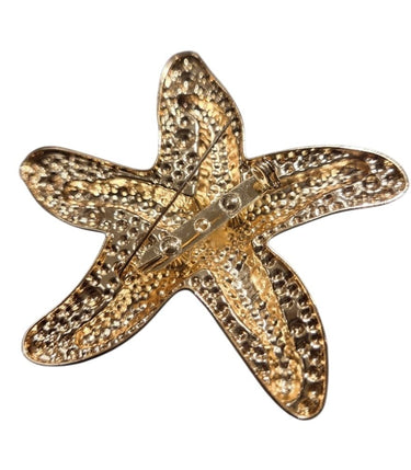 Beach style textured starfish brooch in gold – versatile pin for blazer or dress