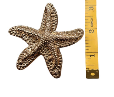 Textured gold‑tone starfish brooch pin – beach chic accessory for jacket or scarf