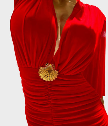 Golden shell motif brooch – luxury lapel pin with beach‑vibe design