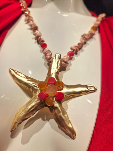 Layered gemstone drop necklace with gold starfish charm – pink gold summer accessory