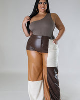 Wide leg faux leather cargo pants – black cargo pockets and wide leg cut