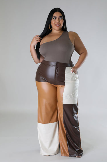 Wide leg faux leather cargo pants – black cargo pockets and wide leg cut