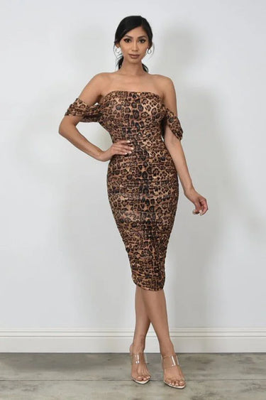 Women's The Shoulder Print midi dress ruched style back view