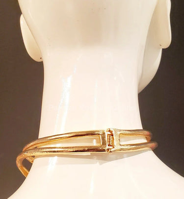 Interwise Gold Metal Necklace with Crossed Rounded Design - stylish accessory for every outfit