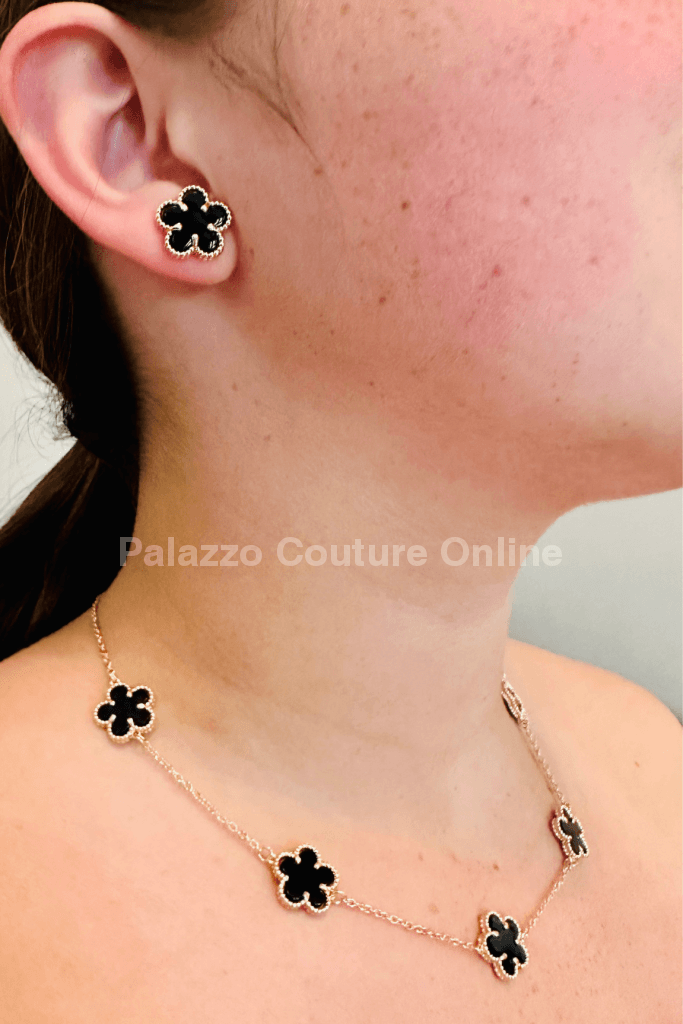 Kiss From A Rose Earrings (Black)