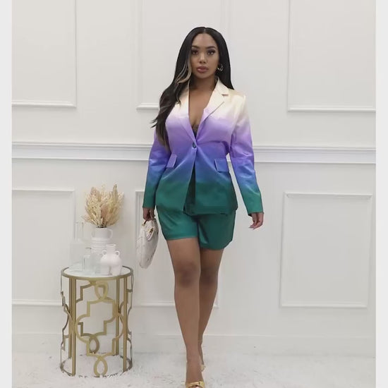 Unique satin blazer and short set with a luxurious gradient effect, combining comfort and elegance.
