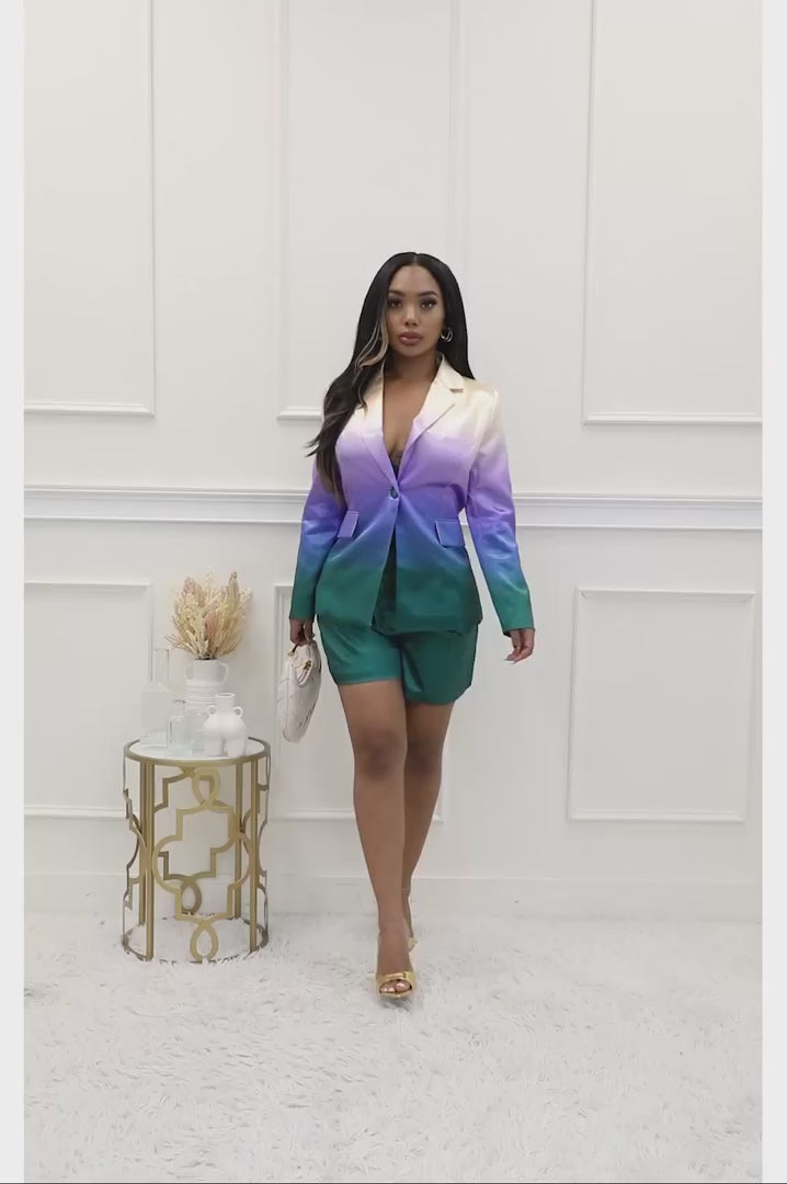 Unique satin blazer and short set with a luxurious gradient effect, combining comfort and elegance.
