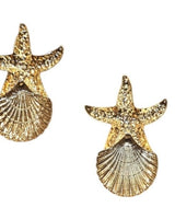 coastal-inspired look with these stunning ocean-inspired earrings. Featuring a starfish, shell, and pearls in gold plating.
