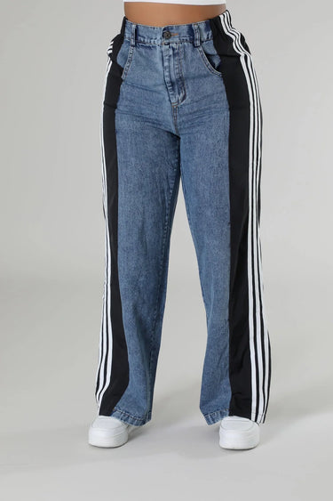 Women's  jeans wide leg style back view