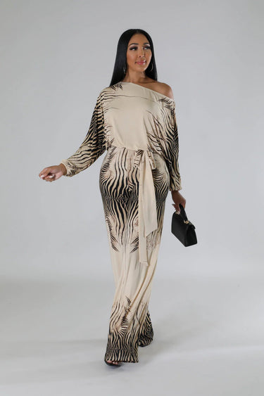 Long wide leg jumpsuit with modern design