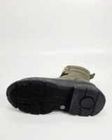 Combat boots in olive tone with functional and stylish design