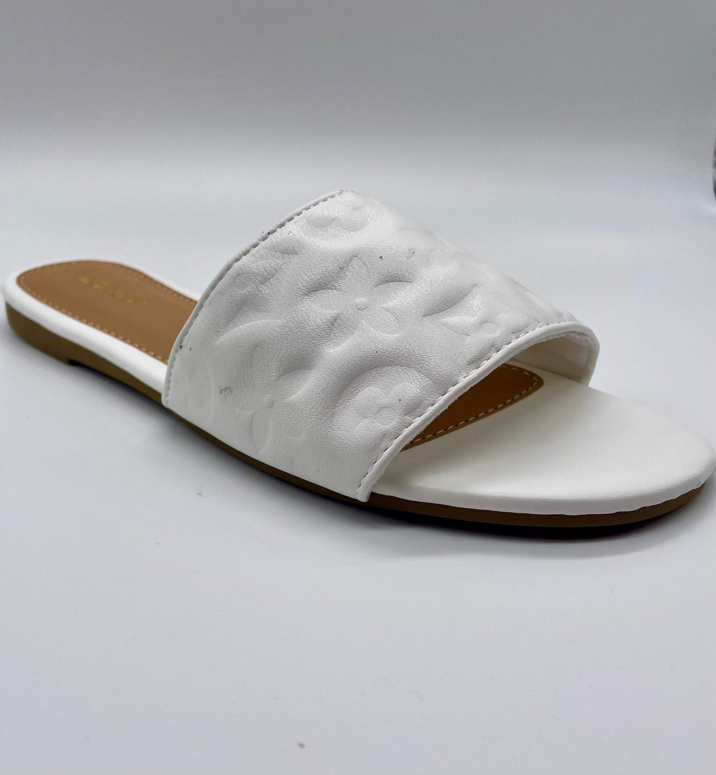 Comfy and Chic Sandals (White)